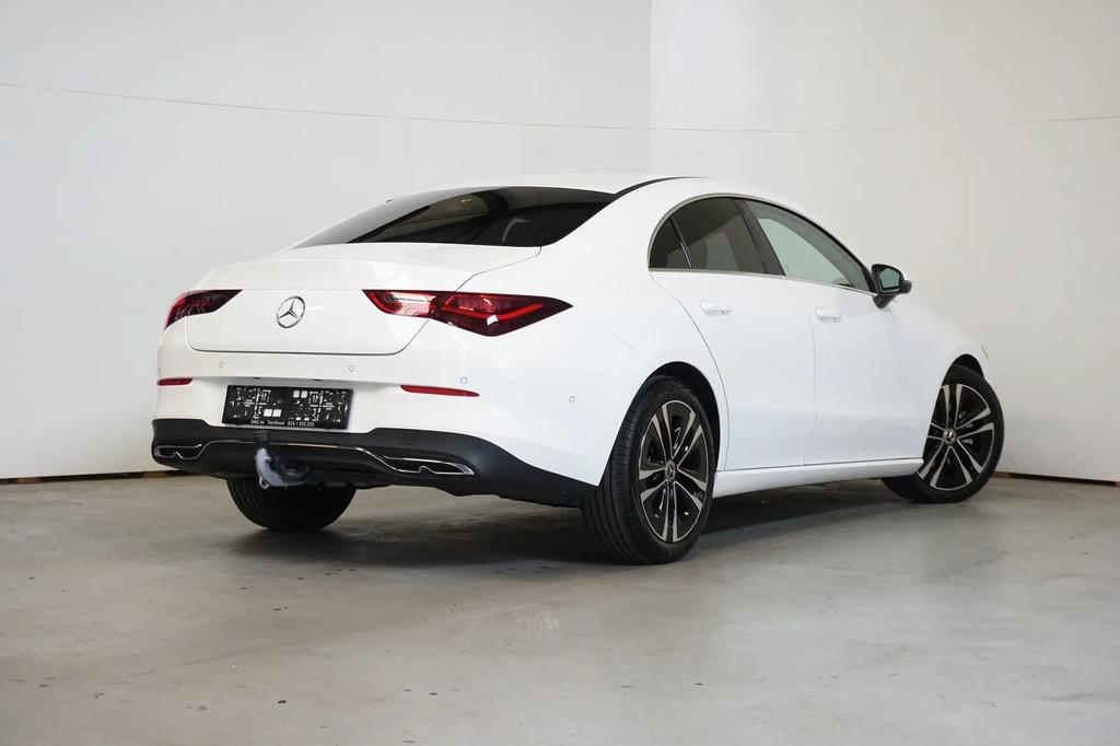 Mercedes-Benz CLA-Klasse 180 - TREKHAAK WEGKLAPBAAR - DISTRO, Gebruikt, 136 pk, Leder en Stof, Wit