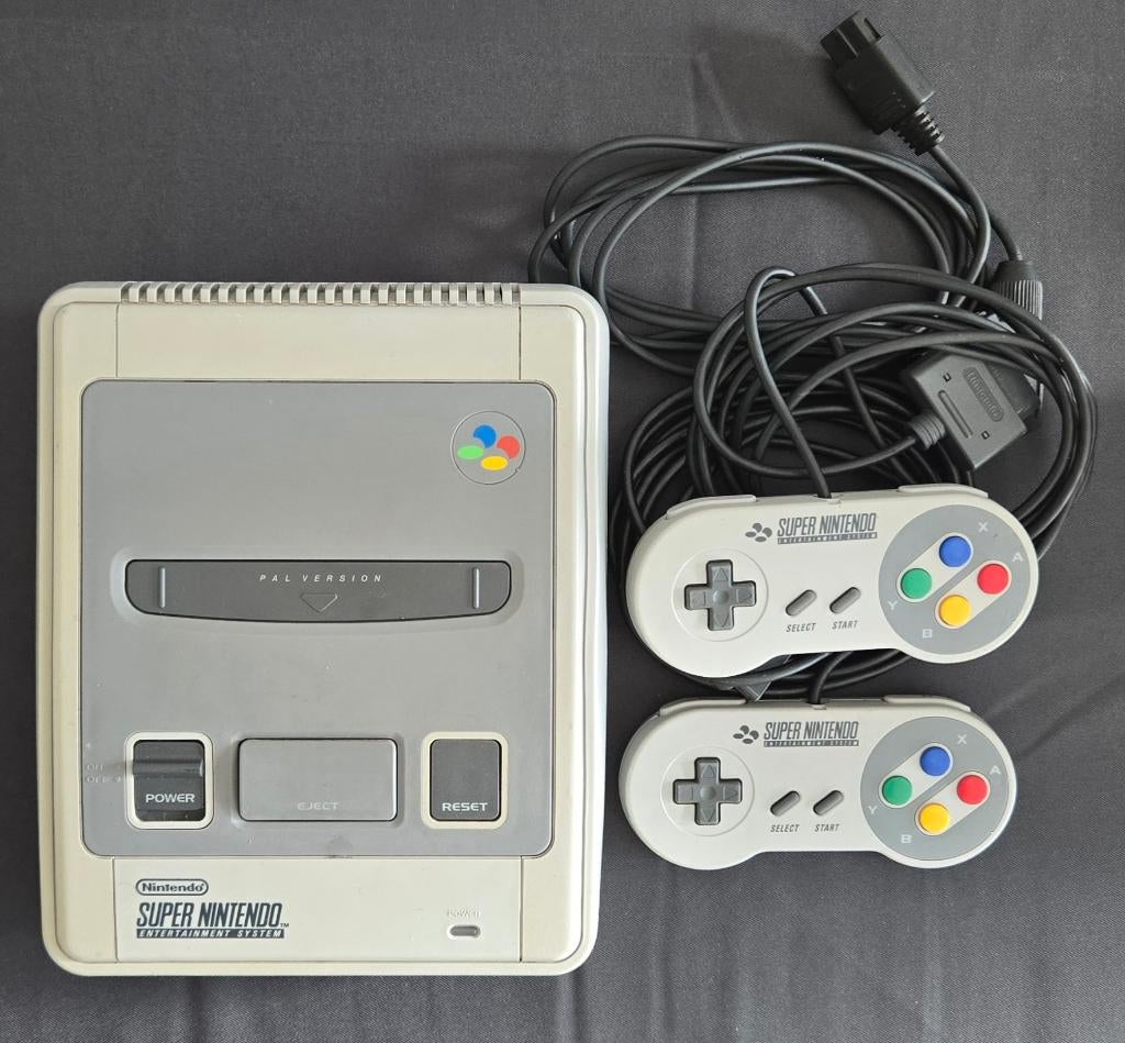Super Nintendo + 18 spellen, Games en Spelcomputers, Spelcomputers | Nintendo Super NES, Ophalen, Gebruikt, Met 2 controllers