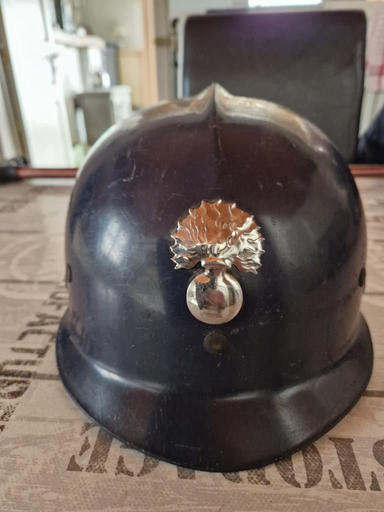 Oude gendarmerie helm met binnenwerk en kinriem, Verzamelen, Militaria | Algemeen, Ophalen of Verzenden