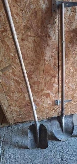 2 schoppen met houten handgrepen., Ophalen, Gebruikt, Schop