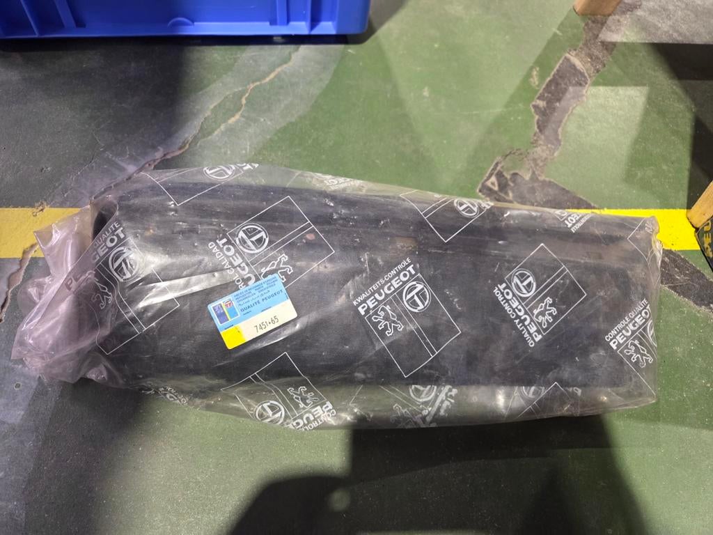 Angle de pare-chocs arrière droit Peugeot 305 Berline phase, Autos : Pièces & Accessoires, Enlèvement ou Envoi, Droite, Peugeot