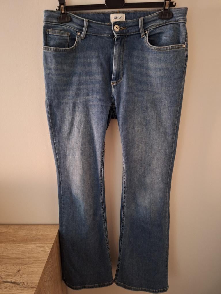 LOT Large 1 broek met 3 bovenstukken, Ophalen of Verzenden