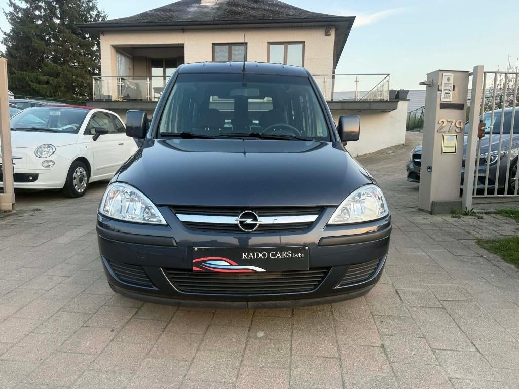 Opel combo benzine van 2006... 92000 km, Monovolume, Elektrische ramen, Euro 4, Zilver of Grijs