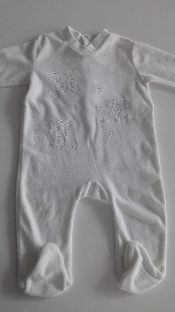 Wit pakje met konijntjes maat 62, Jongetje of Meisje, Ophalen of Verzenden, Zo goed als nieuw, Pakje