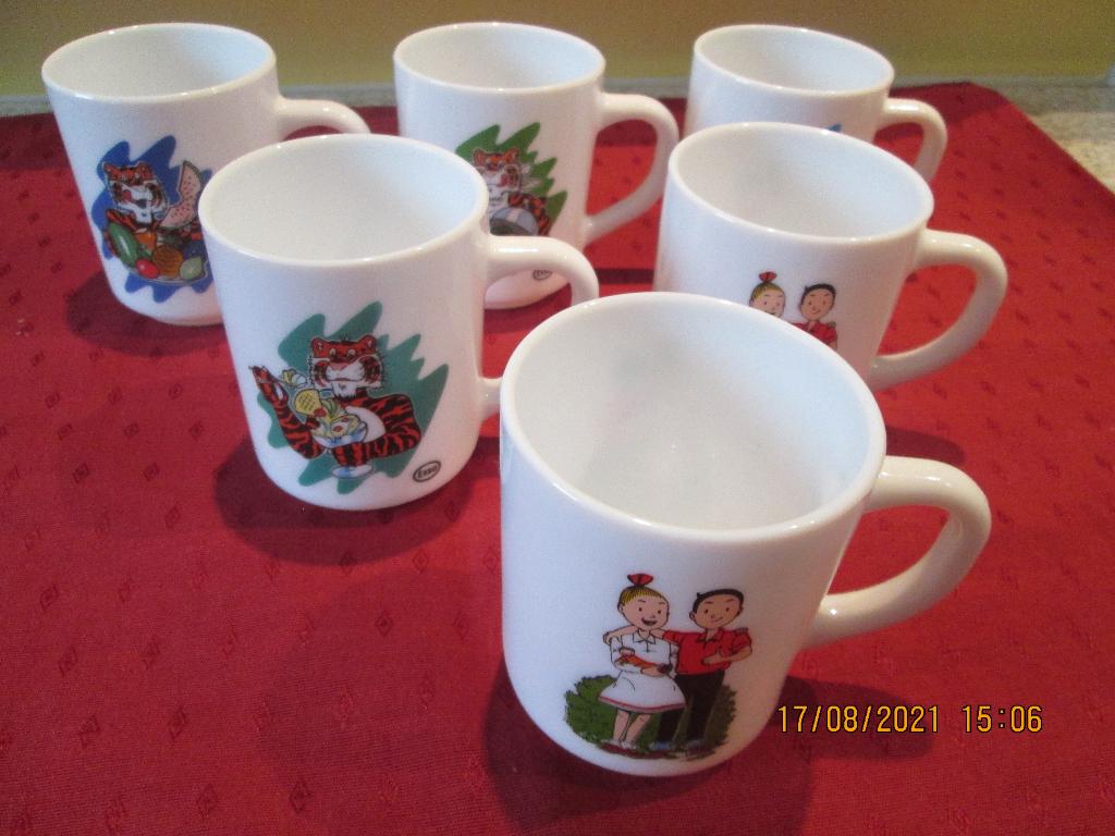 Mugs (6) vintage en Arcopal « ESSO » et « BOB et BOBETTE », Enlèvement, Bob et Bobette, Neuf, Autres types