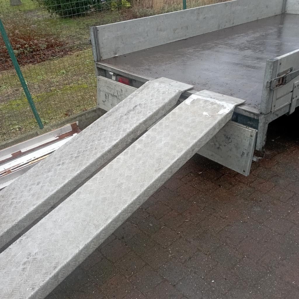 2 zware oprijplaten voor  zekers  4000 kg, Ophalen, Overige Auto-onderdelen