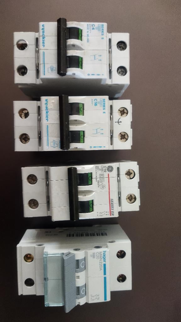 4 Automatische 2P zekeringen 1xC4, 2xC16, 1xC20, Doe-het-zelf en Bouw, Elektriciteit en Kabels, Ophalen of Verzenden