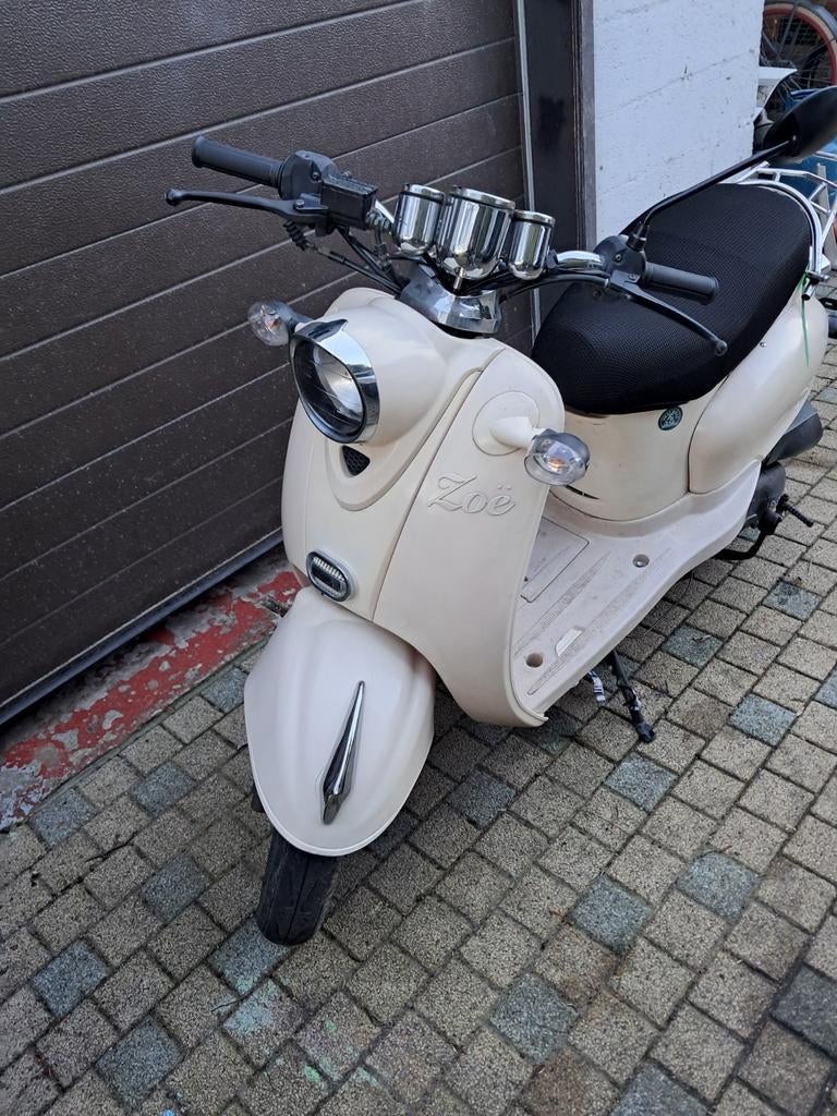Venesi Zoë scooter – 25 km/u – Klasse A, Fietsen en Brommers, Snorfietsen en Snorscooters, Ophalen