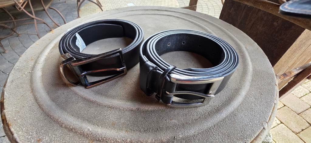 2 ceintures homme, cuir synthétique 1 neuve, 1 déjà utilisée, Enlèvement ou Envoi, Comme neuf, Ceinture