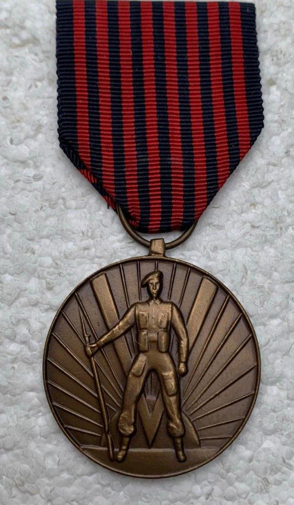 Medaille, WOII Med van de Vrijwilliger (Volontaires) 40-45, Verzamelen, Militaria | Algemeen, Ophalen of Verzenden, Landmacht