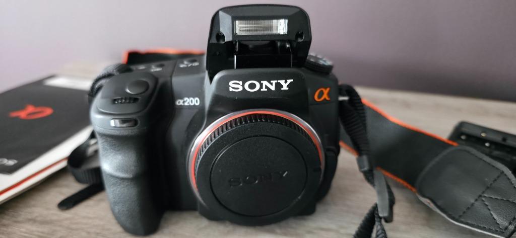 Sony A DSLR-A200K + DT 18-70mm, TV, Hi-fi & Vidéo, Appareils photo numériques, Comme neuf, Reflex miroir, Sony, Enlèvement