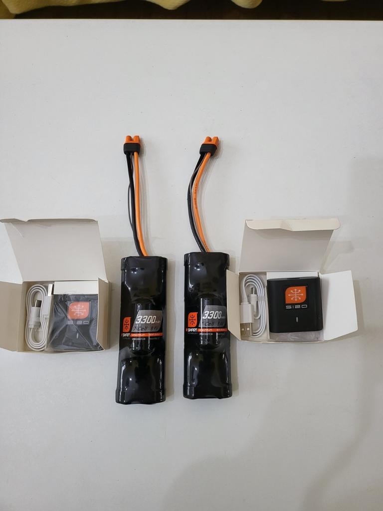 Spektrum deux accus 8,4 et deux chargeurs., Enlèvement, Neuf