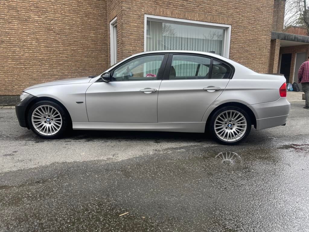 BMW E90 - AUTOMAAT - 119xxx km - 2L benzine, Auto's, BMW, Automaat, 1995 cc, Overige modellen, Leder