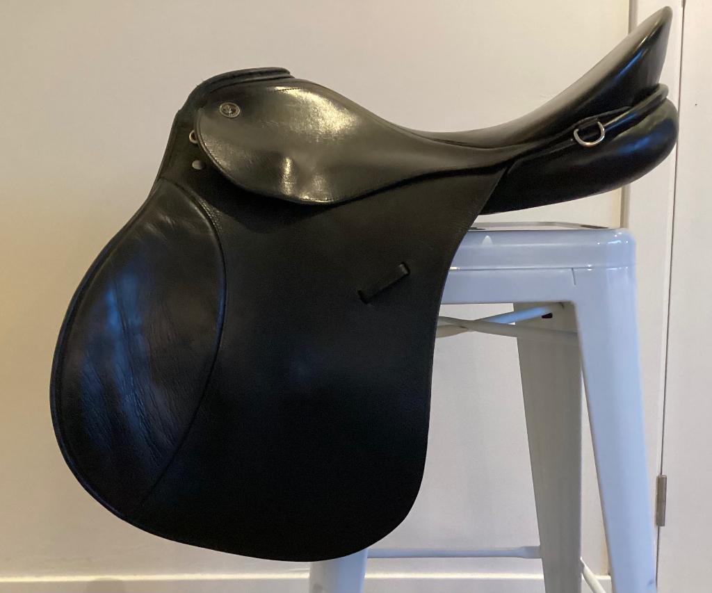 Kieffer veelzijdigheidszadel/dressuur - 18” - Aachen, Dieren en Toebehoren, Ophalen of Verzenden, Gebruikt, Dressuur