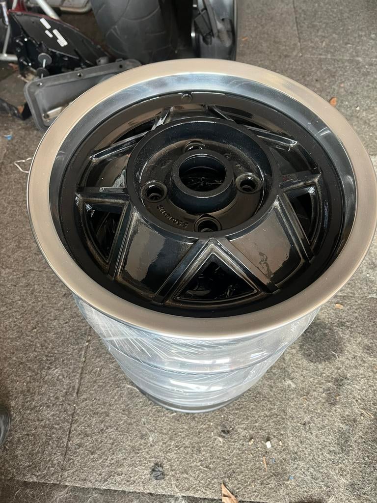 Gereconditioneerde set Triumph velgen, Motoren, Ophalen, Gereviseerd