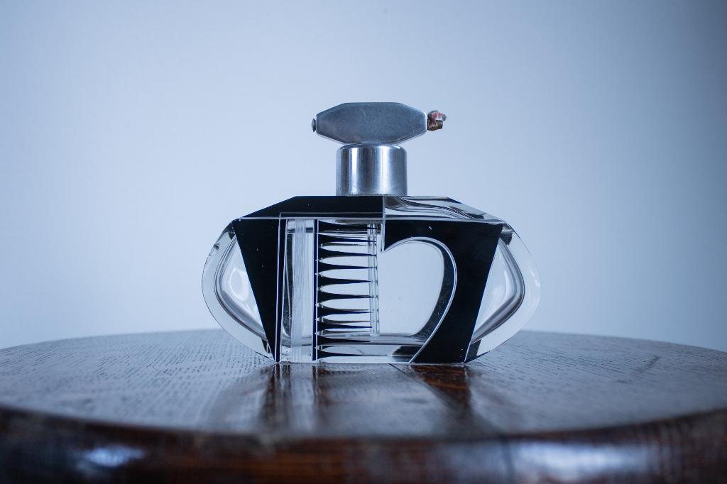 Whide Karl Palda Perfume Bottle, Art Deco Parfum Fles, Enlèvement ou Envoi