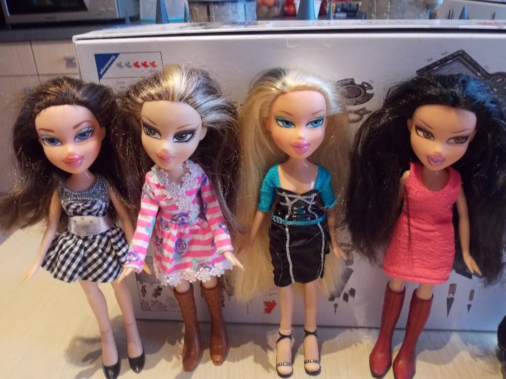 Bratz poppen 4 stuks van 2001, Ophalen, Gebruikt