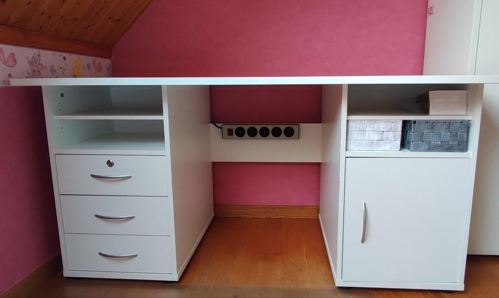 Très beau bureau en bois blanc - 151 cm x 74 cm x 74 cm, Enlèvement, Comme neuf