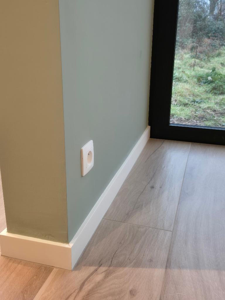 Plinthes à peindre en bois de cèdre, Neuf, Enlèvement, 250 cm ou plus, Plinthes