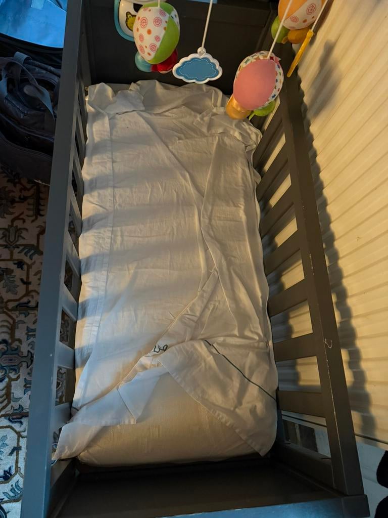 Lit bebe Avec matelas,, Enlèvement ou Envoi, Comme neuf