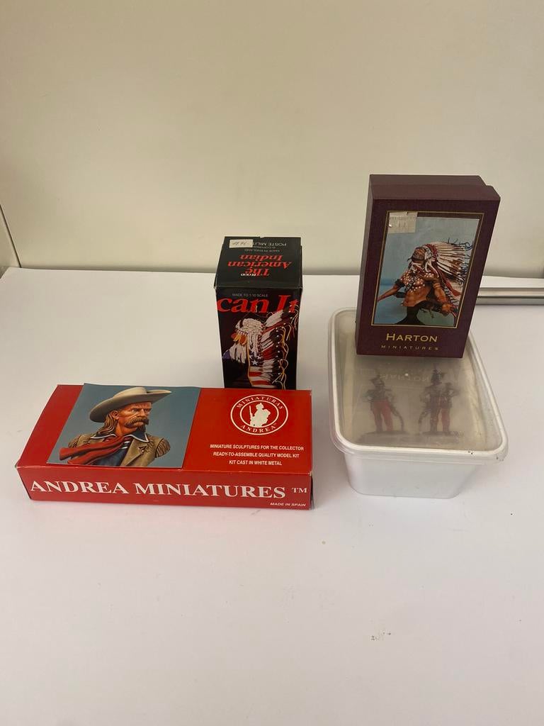 Miniatuur figuren - borstbeelden o.a. Lt Custer Sioux Chief., Ophalen of Verzenden