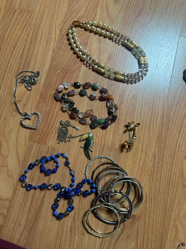 Parure de bijoux colliers bracelets et broche, Verstelbaar, Overige kleuren, Ophalen of Verzenden, Zo goed als nieuw