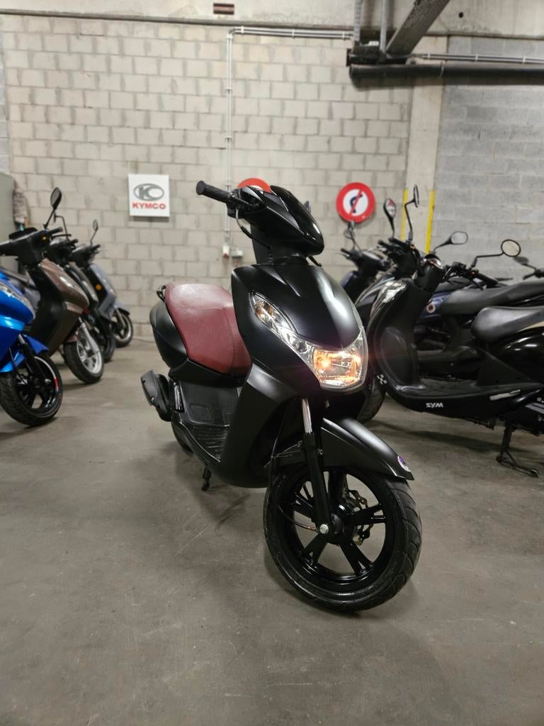 Peugeot Kisbee Matt Black 50cc klasse B 2015 - 13.257 km, Fietsen en Brommers, Gebruikt, Overige modellen, Ophalen of Verzenden
