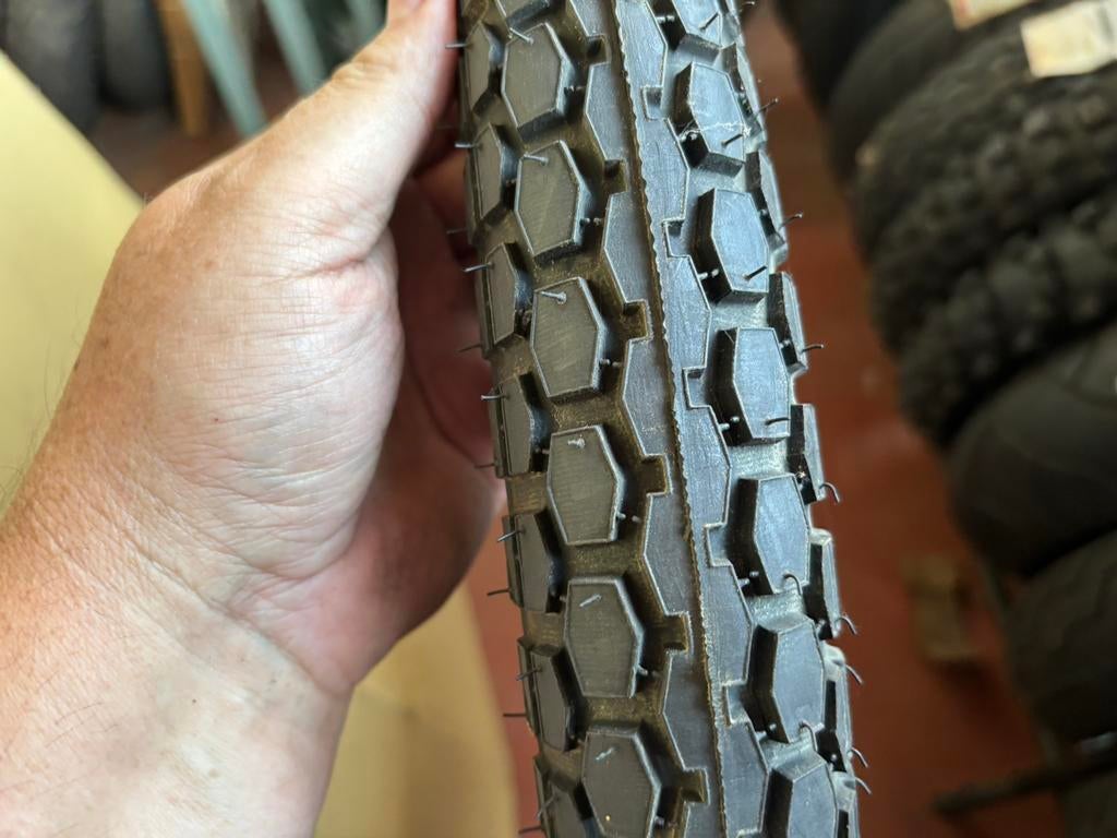 Pneu de cyclomoteur 2.50-19, renforcé, Vélos & Vélomoteurs, Pièces de cyclomoteur | Général, Enlèvement ou Envoi, Neuf