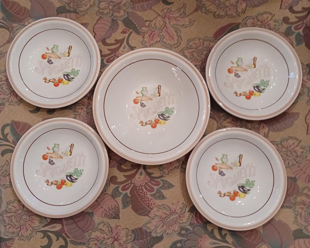 Vintage spaghettikom en 4 borden., Ophalen of Verzenden, Zo goed als nieuw, Bord(en)