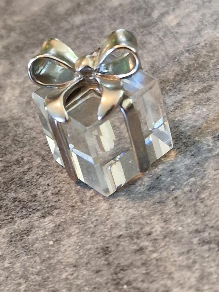 Swarovski collectie beeld - Cadeautje  Rhodium 2,2 cm, Ophalen, Zo goed als nieuw, Figuurtje