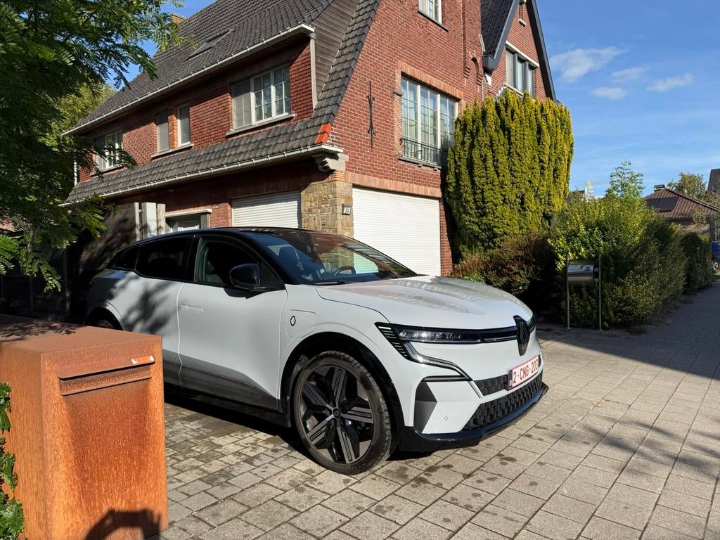 Renault Mégane E-Tech EV60 Iconic – Full option – 22.700 km, Autos, Cuir, Argent ou Gris, Noir, 5 portes