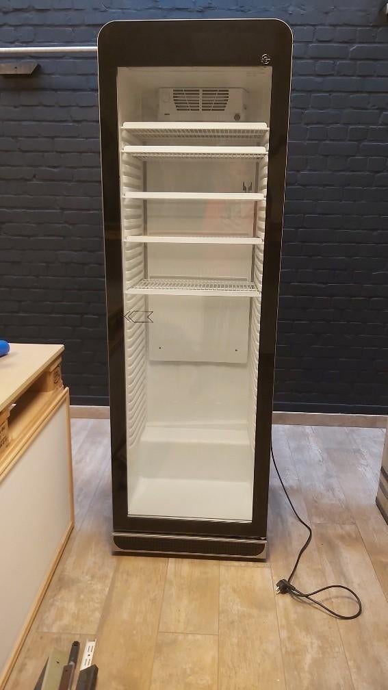 Te koop : 385 liter ,nieuwe drankfrigo, Ophalen, Zonder vriesvak, 200 liter of meer, Nieuw