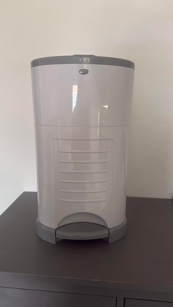 Korbel vuilbak, Huis en Inrichting, Ophalen, Zo goed als nieuw