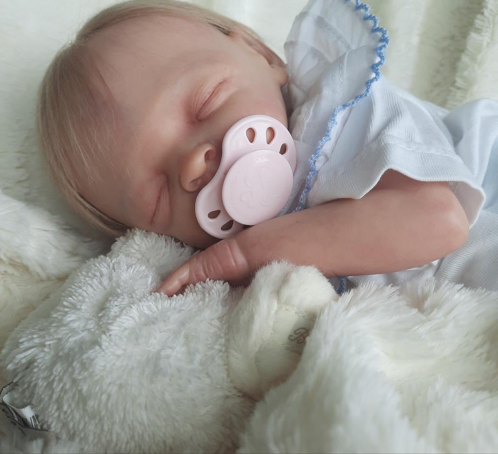 Reborn baby, Ophalen of Verzenden, Nieuw, Kleertjes