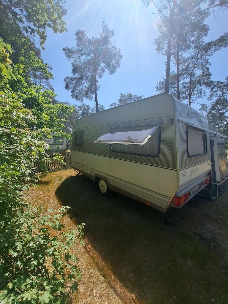 Caravan met tent, Particulier, Dethleffs