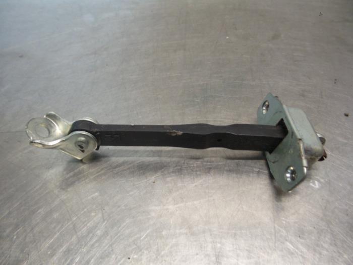 Butée 4portes arrière droite d'un Suzuki Swift (Swift 05-), Autos : Pièces & Accessoires, Carrosserie & Tôlerie, Suzuki, Utilisé