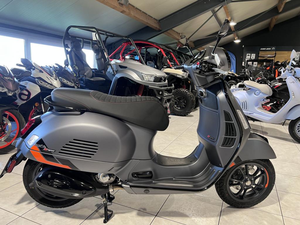 Vespa GTS Super Sport 125, Motoren, Scooter, Bedrijf, 125 cc, 11 kW of minder