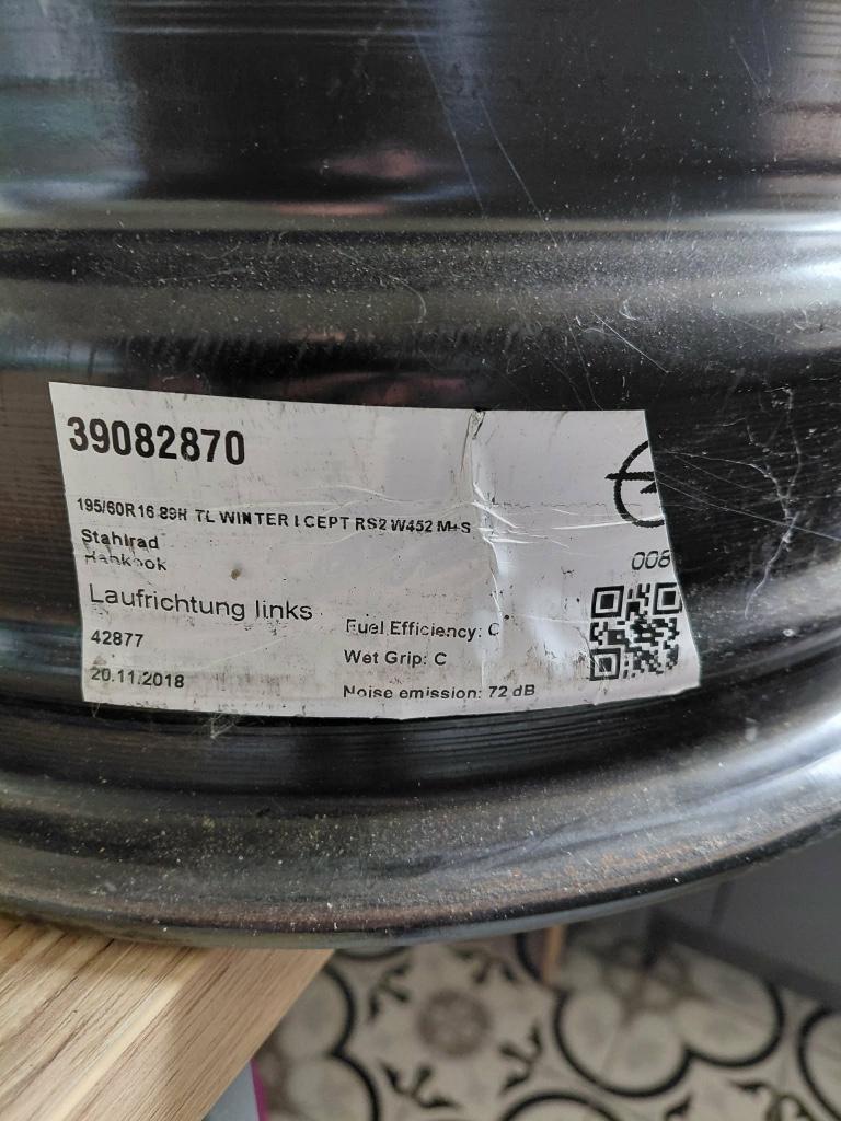 4jantes en tôle pour pneus hiver 195/60R16 en très bon état, Autos : Pièces & Accessoires, Pneus & Jantes, Pneus hiver, 16 pouces