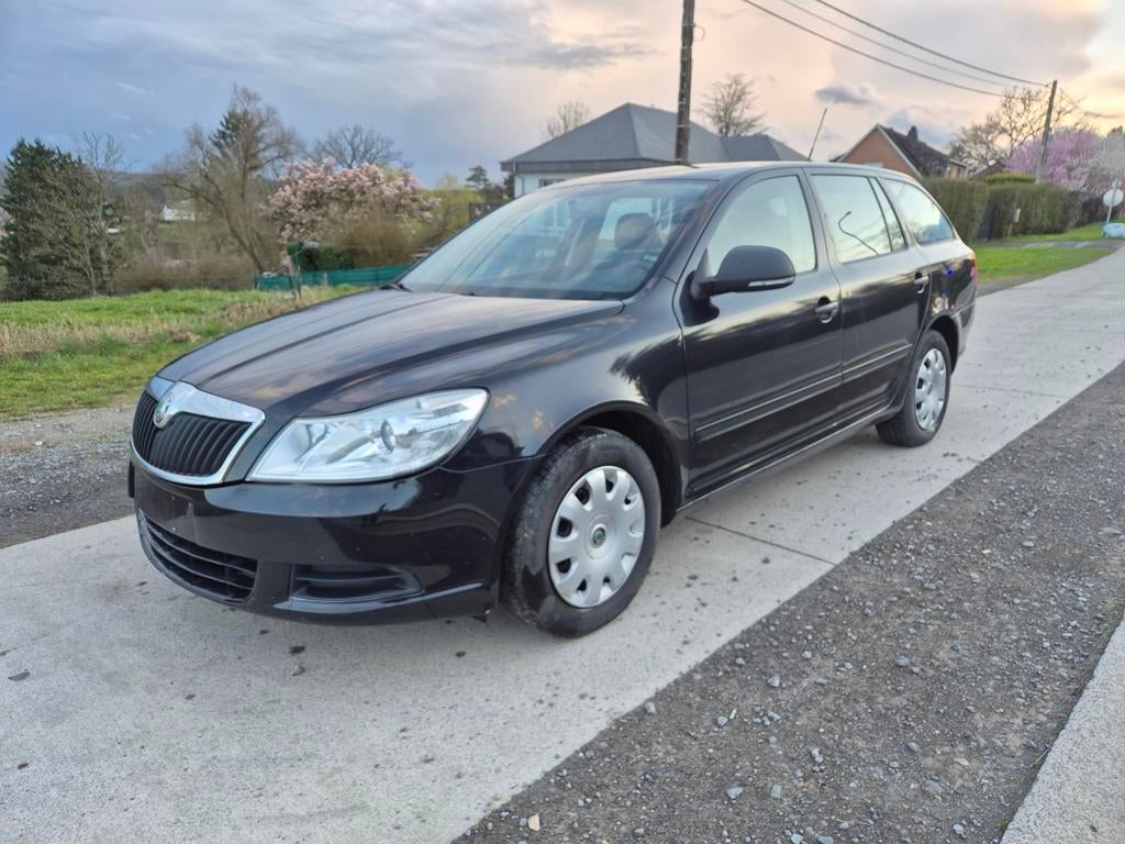 Skoda Octavia break 1.6Tdi " Très Propre" Airco, Autos, Skoda, Euro 5, Entreprise, Boîte manuelle, Noir