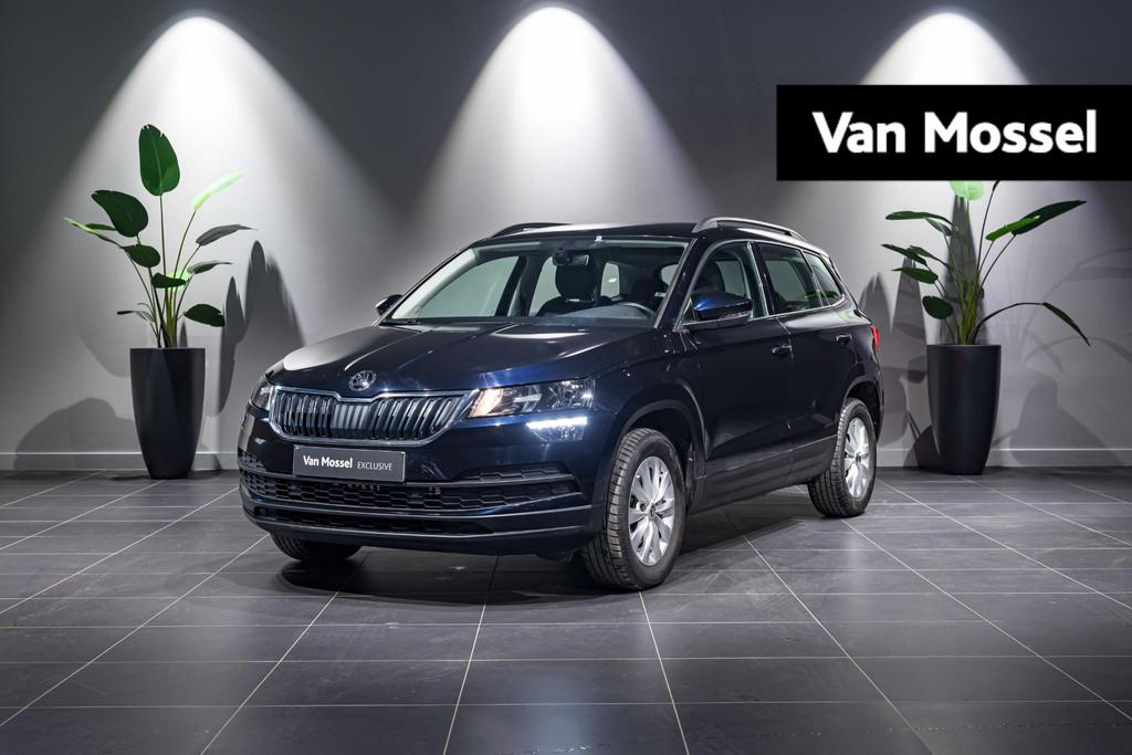 Skoda Karoq 1.5 TSI 110kW DSG7 Clever CARPLAY | CAMERA | TRE, Auto's, Stof, 4 cilinders, Zwart, Karoq