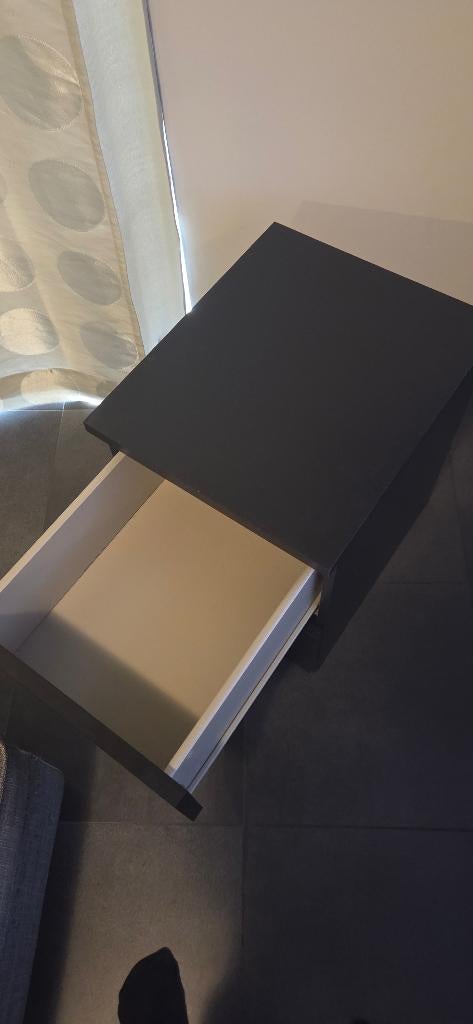 Commode table de nuit malm deux tiroirs noir, Maison & Meubles, Armoires | Commodes, 25 à 50 cm, Moins de 100 cm, Enlèvement, Utilisé