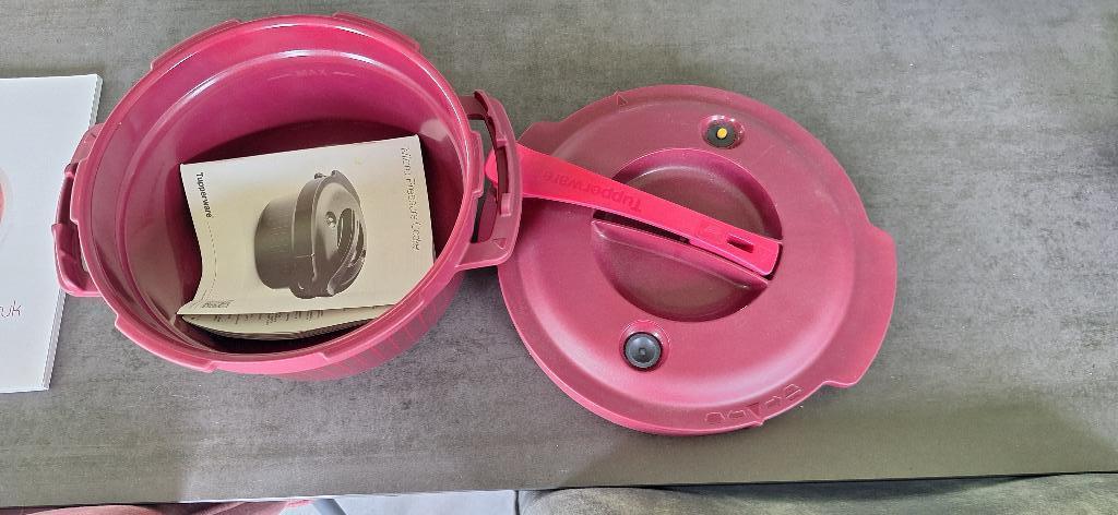 Tupperware Micro Minuut (magnetron snelkookpan), Huis en Inrichting, Ophalen, Nieuw, Rood, Overige typen