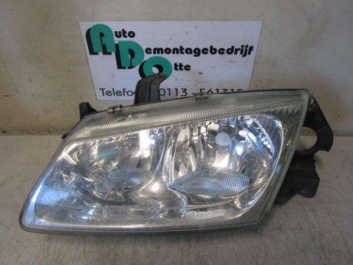 Koplamp links van een Nissan Almera (Almera 00-), Auto-onderdelen, Gebruikt, -, -, Ophalen of Verzenden