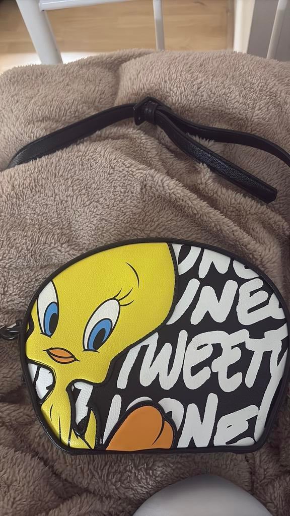 Essentiel Antwerp x Looney Tunes tas – limited edition 🐥✨, Handtassen en Accessoires, Ophalen, Zwart