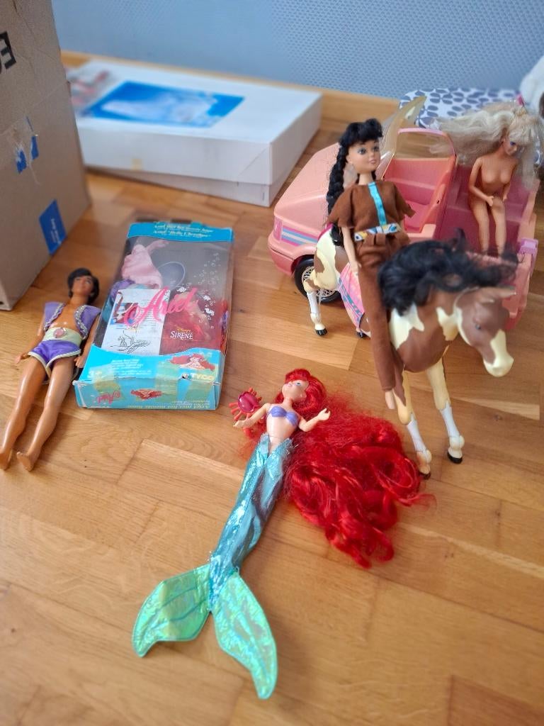 5 Barbies et accessoires, Enfants & Bébés, Jouets | Poupées, Enlèvement, Comme neuf, Barbie