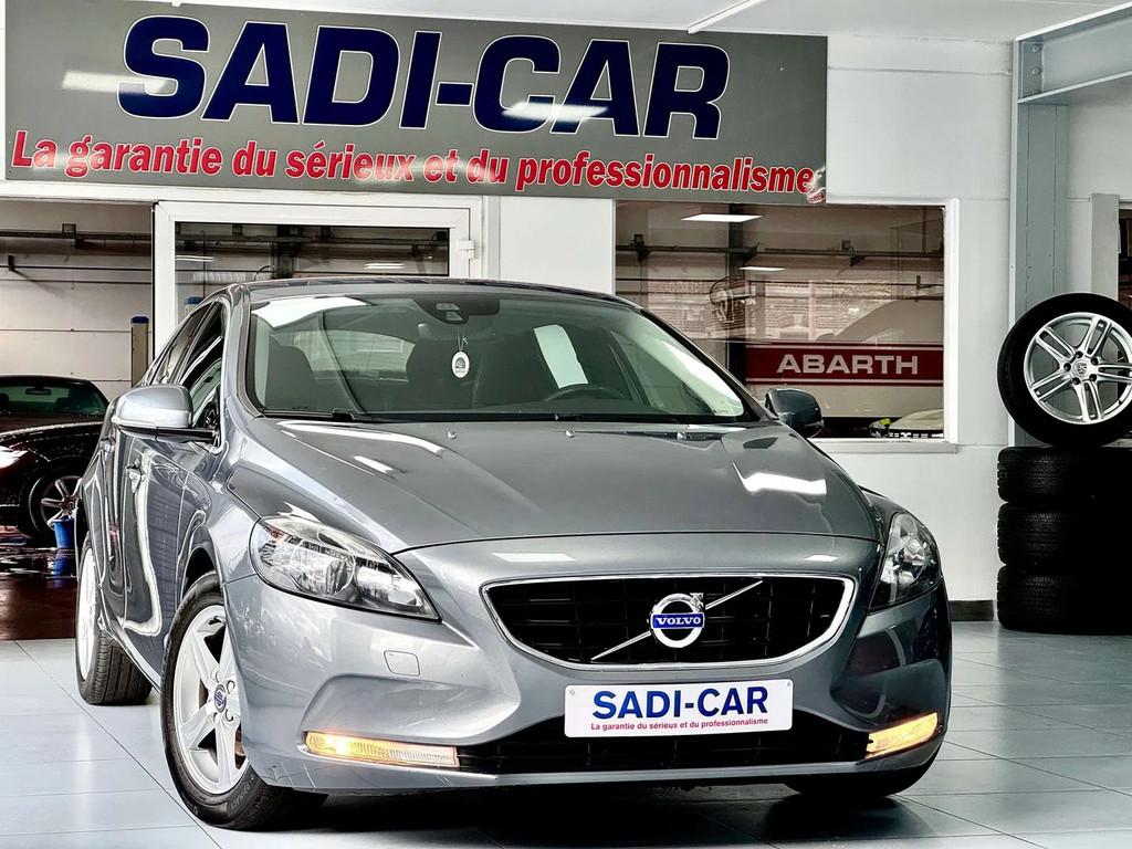 Volvo V40 1.6 D2 114cv Momentum (bj 2015), Auto's, Volvo, Euro 5, 88 g/km, Gebruikt, Zwart