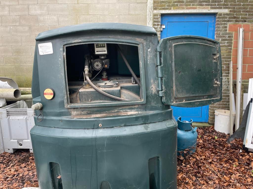 Dieseltank met pomp 2500L, Doe-het-zelf en Bouw, Ophalen, Gebruikt