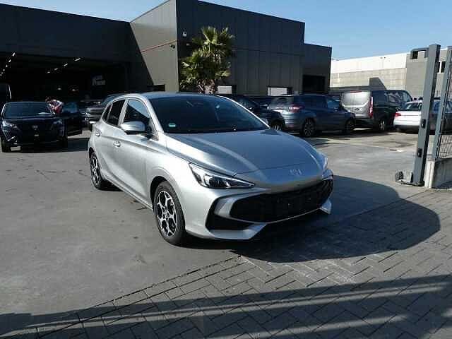 MG MG3 Hybride + 1.5 i HEV 194pk Automaat Luxury 360, Auto's, MG, Automaat, Parkeersensor, Bedrijf, Zilver of Grijs