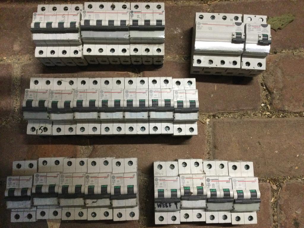 Differentieel automaat installatieschakelaar, Doe-het-zelf en Bouw, Ophalen, Nieuw