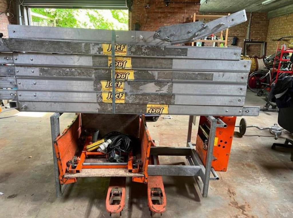 GEDA laderlift/ pannenlift TE HUUR, Enlèvement, Comme neuf